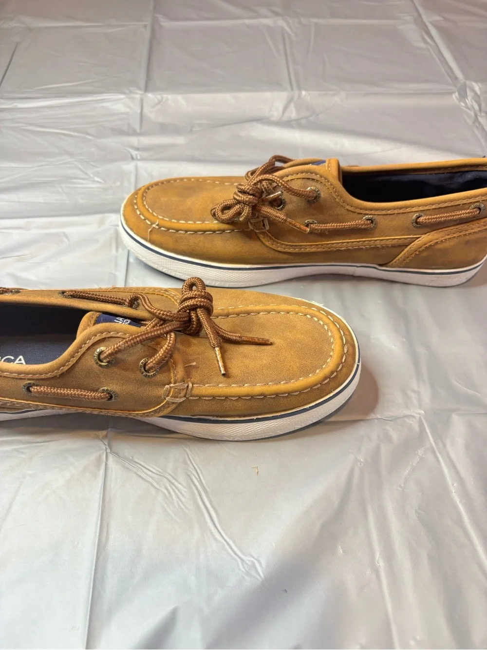 Nautica Men’s Tan Boat Shoes Lace Up Deck Shoes Navy Size 4